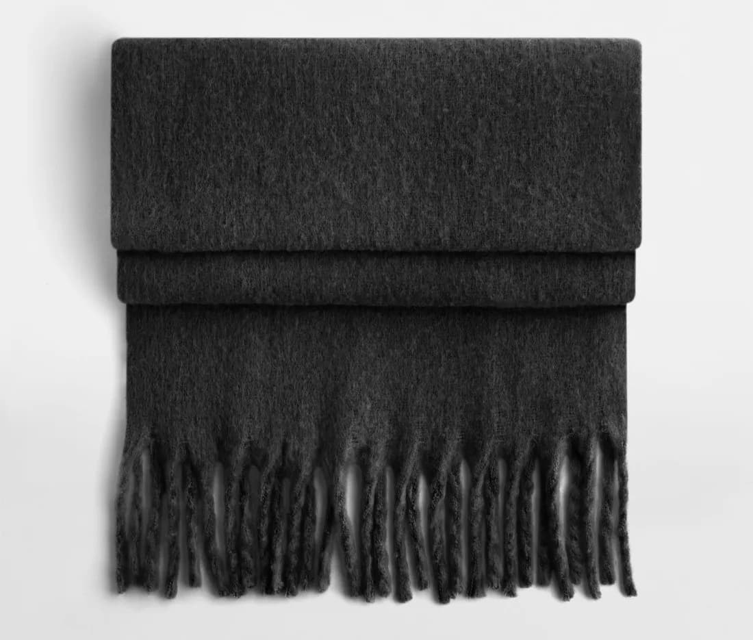 Flauschiger Schal – Schwarz
